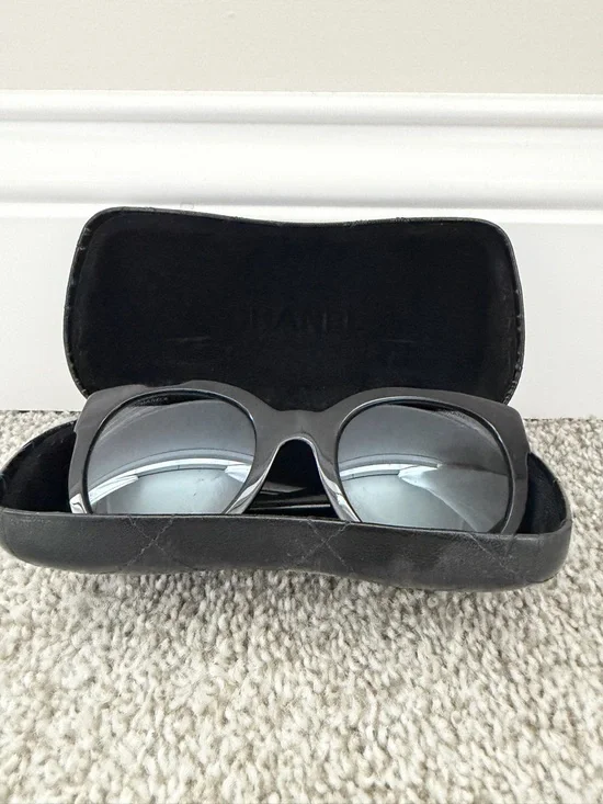 CHANEL Black Oversized Cat-Eye Sunglasses - Picture 5 of 7